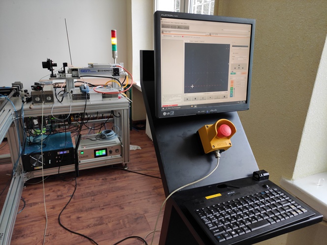 Pulpit sterujący z uruchomionym oprogramowaniem SimCNC